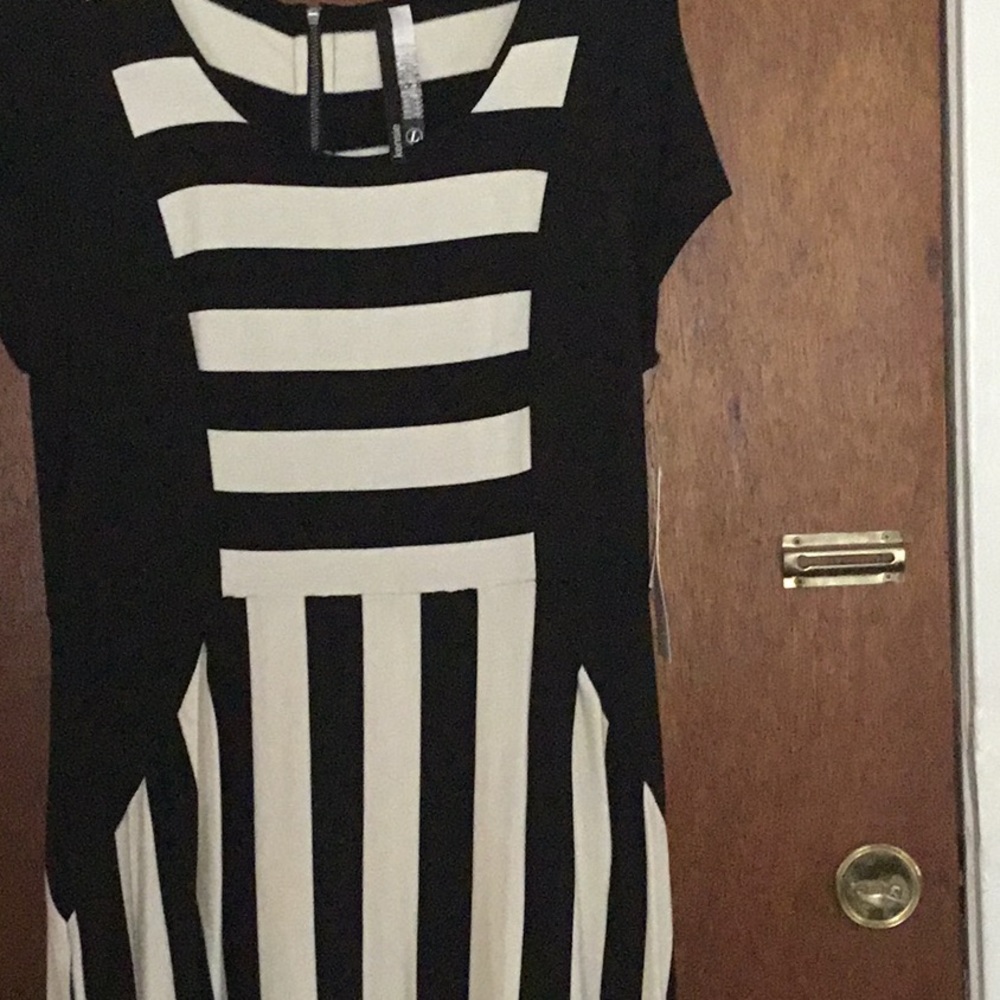 Dress - Picture 2 of 4